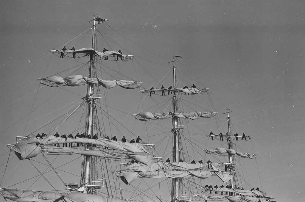 Christian Radich ship arriving in Chicago - Chicago Sun-Times