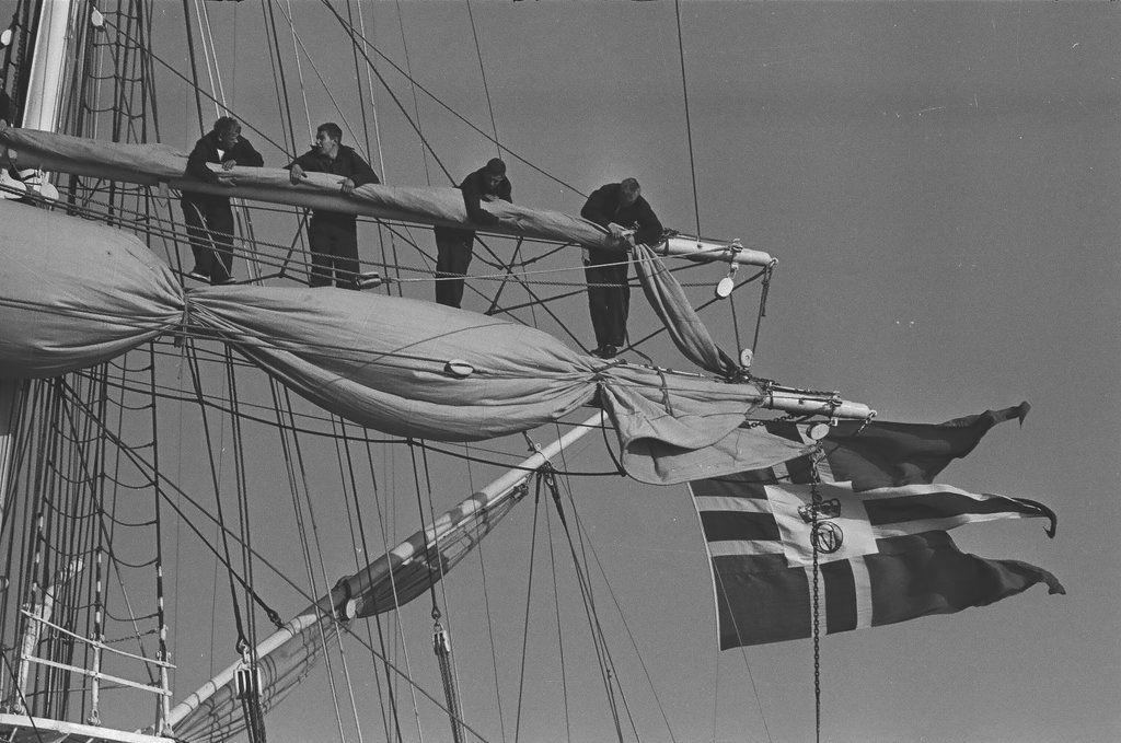 Christian Radich ship arriving in Chicago - Chicago Sun-Times