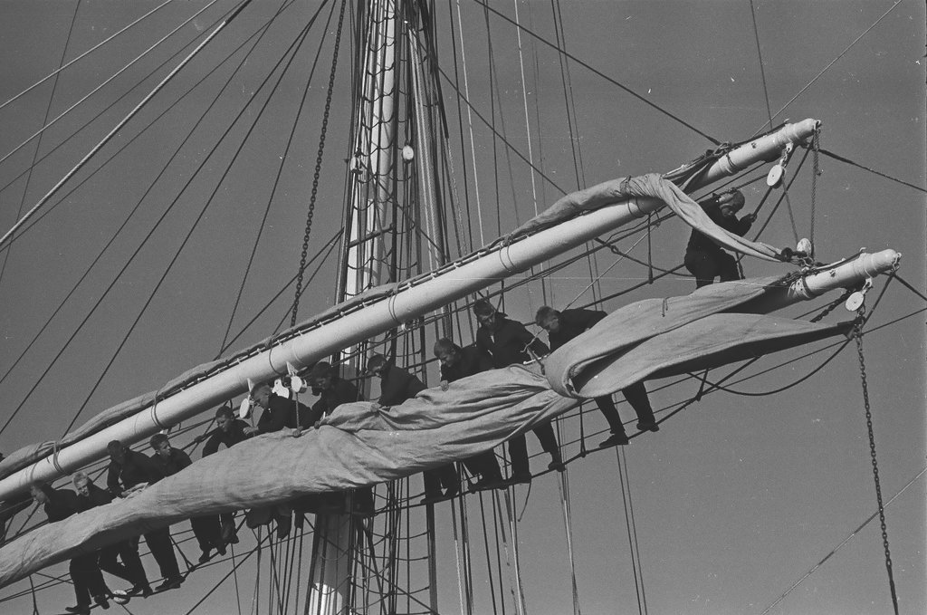 Christian Radich ship arriving in Chicago - Chicago Sun-Times