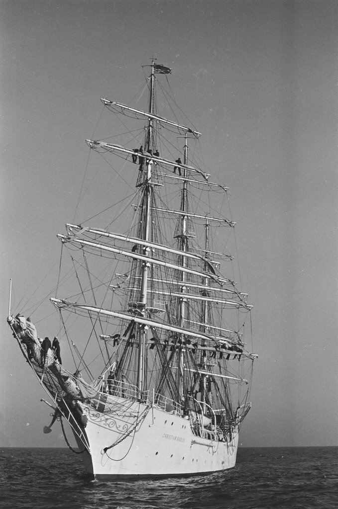 Christian Radich ship arriving in Chicago - Chicago Sun-Times