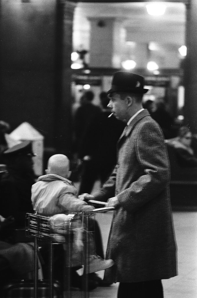 Travelers waiting in Union Station - Chicago Sun-Times