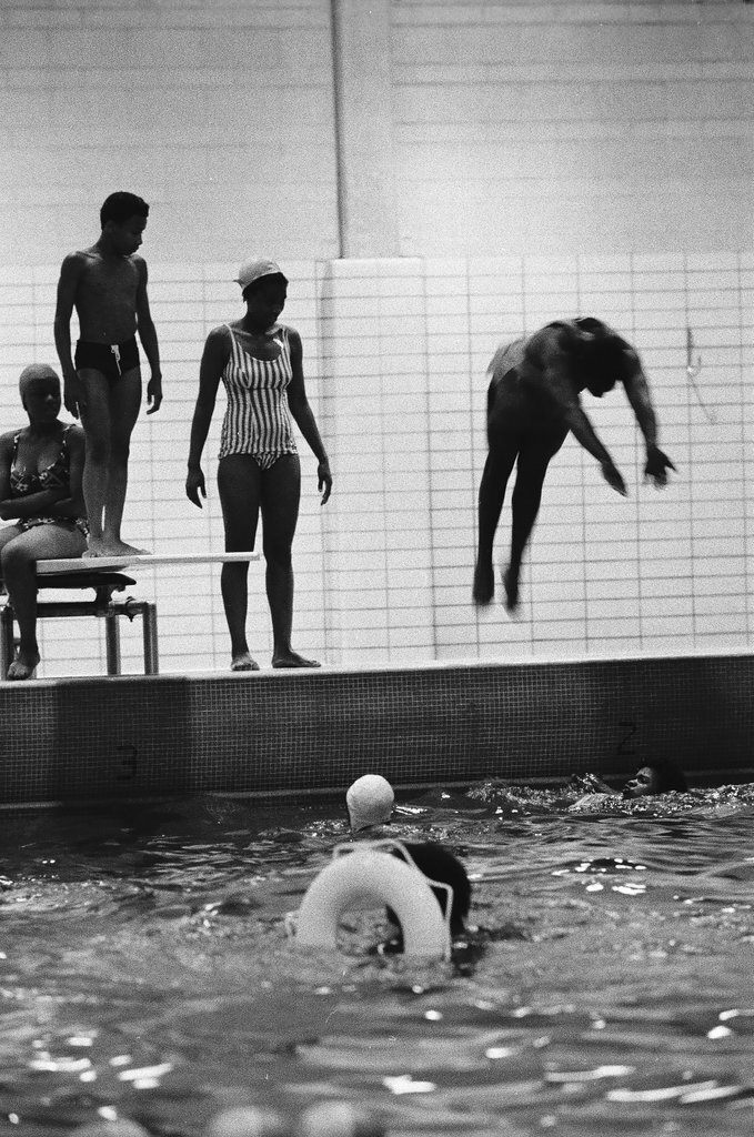 Co-ed sports at Dunbar High School - Chicago Sun-Times