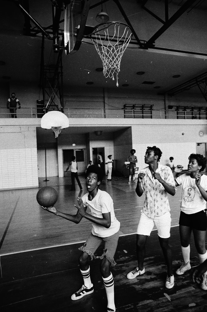 Co-ed sports at Dunbar High School - Chicago Sun-Times