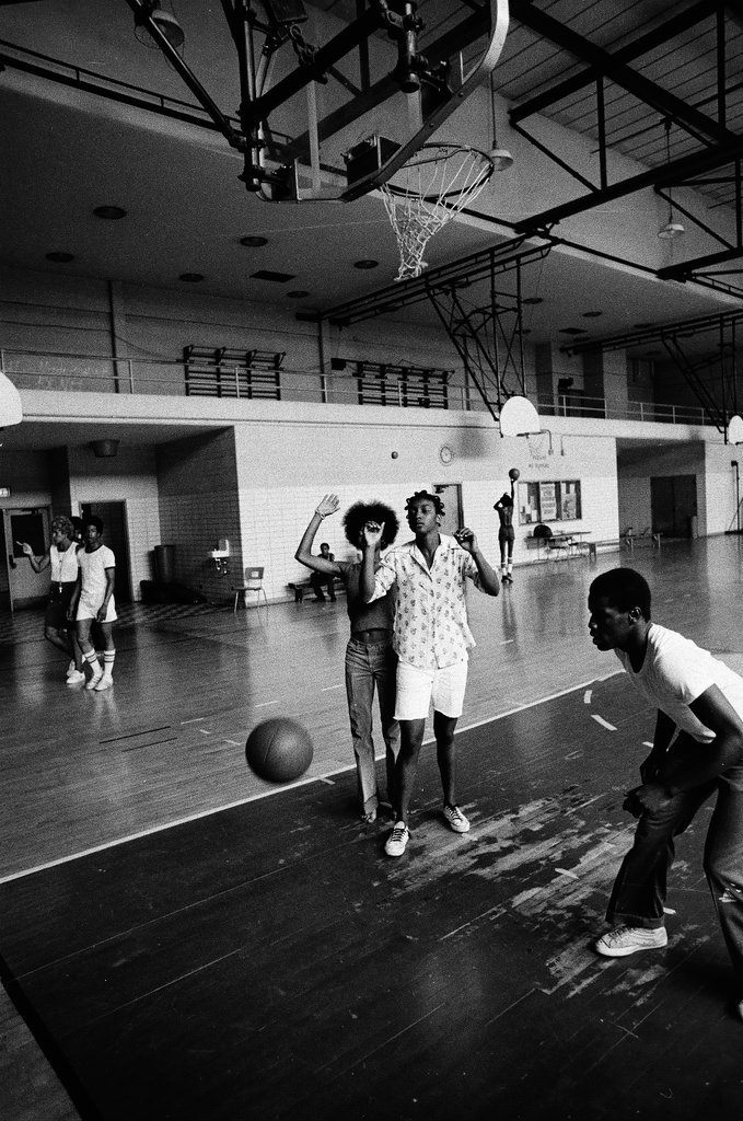 Co-ed sports at Dunbar High School - Chicago Sun-Times