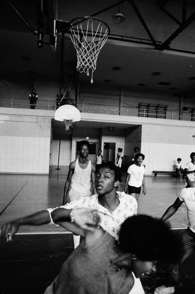 Co-ed sports at Dunbar High School - Chicago Sun-Times