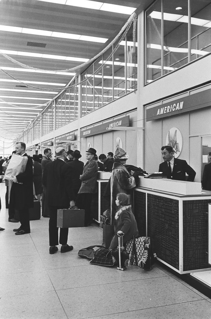 Christmas decorations at O'Hare Airport - Chicago Sun-Times
