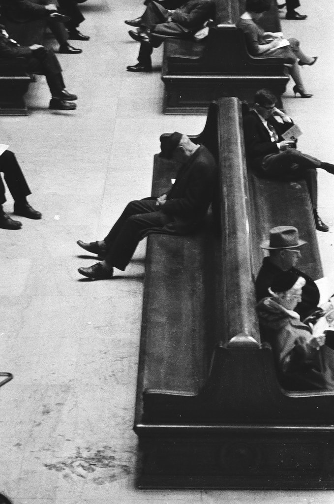 Travelers waiting in Union Station - Chicago Sun-Times