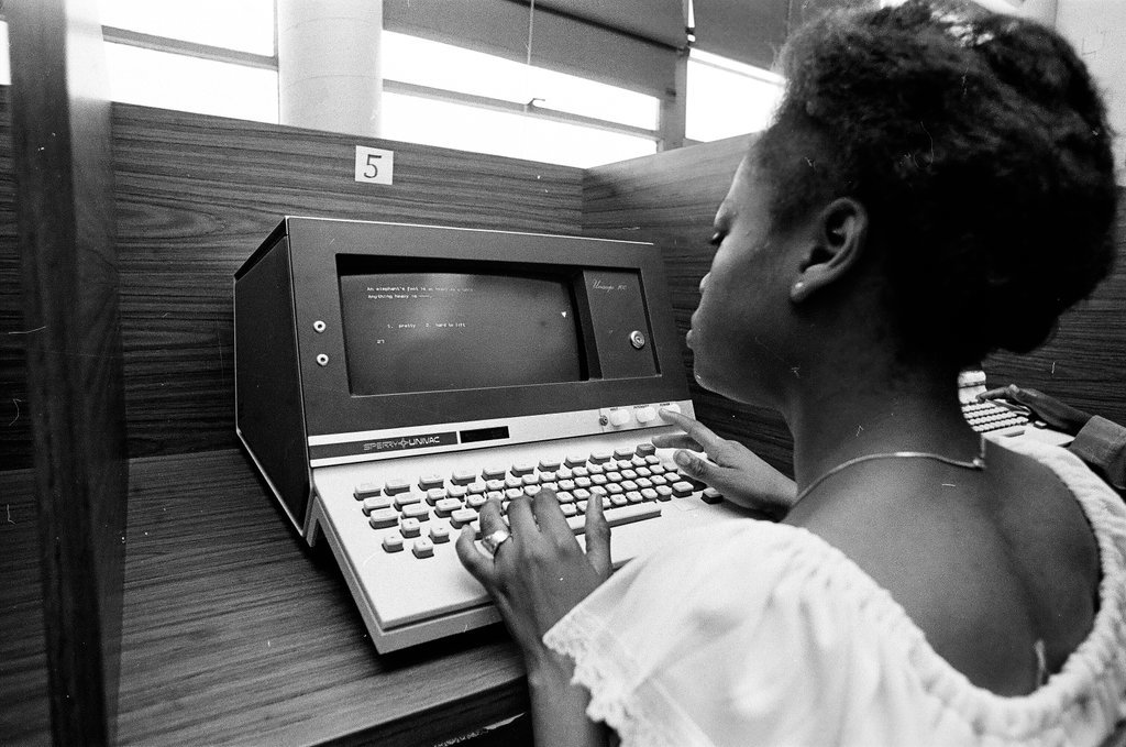 Computer instruction class - Chicago Sun-Times