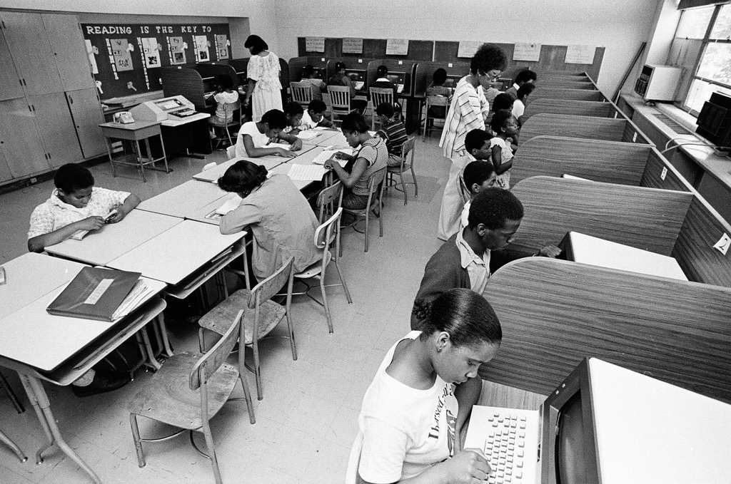 Computer instruction class - Chicago Sun-Times