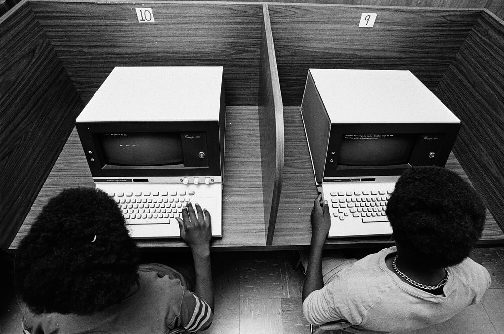 Computer instruction class - Chicago Sun-Times