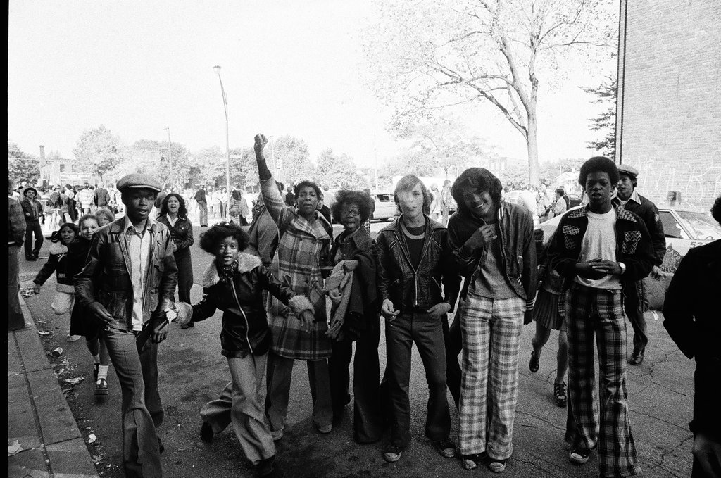 Young rioters and police on Ashland and Chicago - Chicago Sun-Times