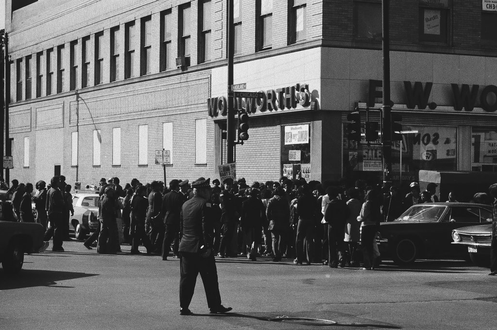 Young rioters and police on Ashland and Chicago - Chicago Sun-Times