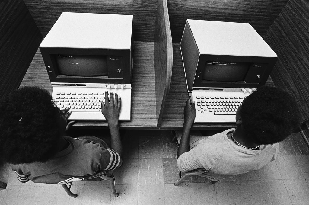 Computer instruction class - Chicago Sun-Times