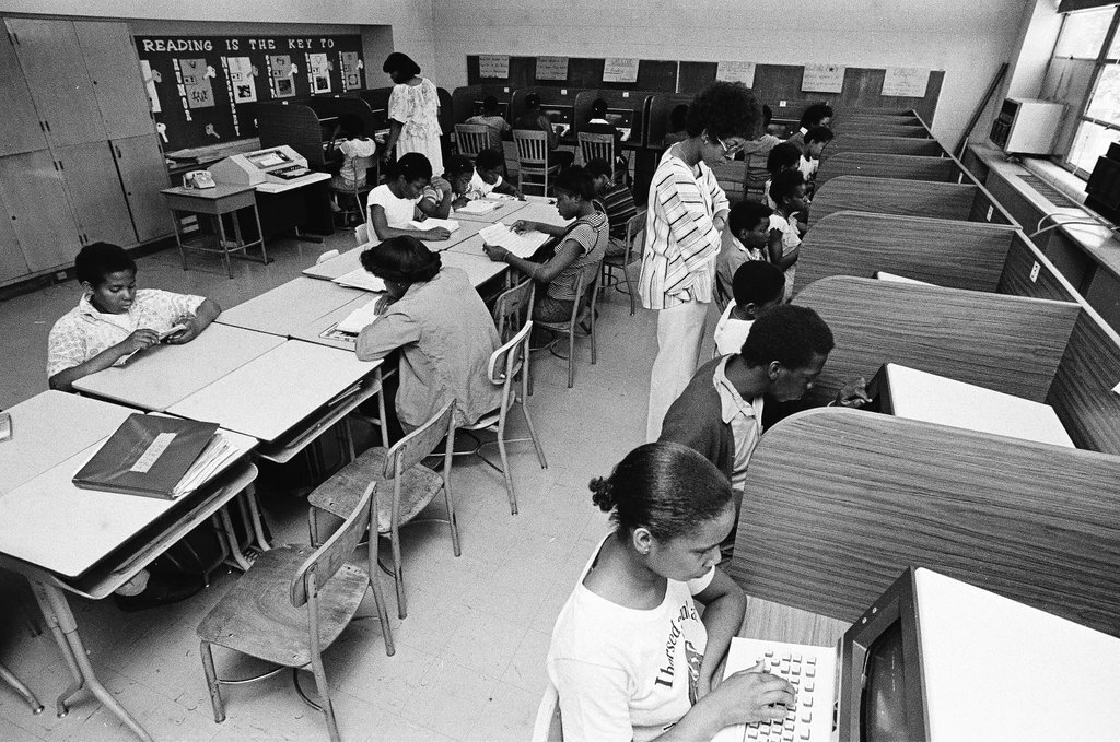Computer instruction class - Chicago Sun-Times