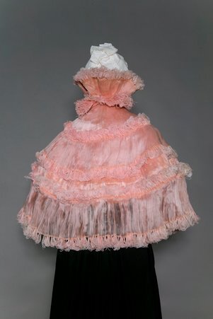 Bertha Palmer's cape - Robina (Paris, France)
