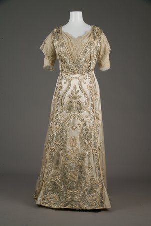 Bertha Palmer's evening dress - Weeks