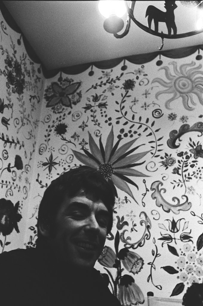 Walter Holmes at home and with friends - Gene Pesek for Chicago Sun-Times