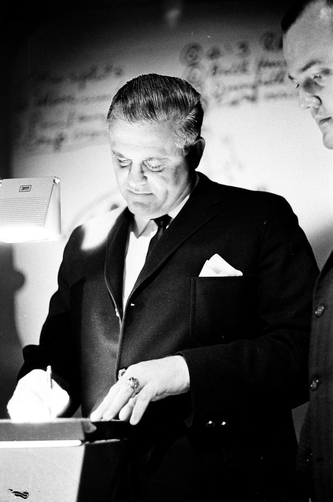 Woody Hayes with an overhead projector - Mike Brown for Chicago Sun-Times