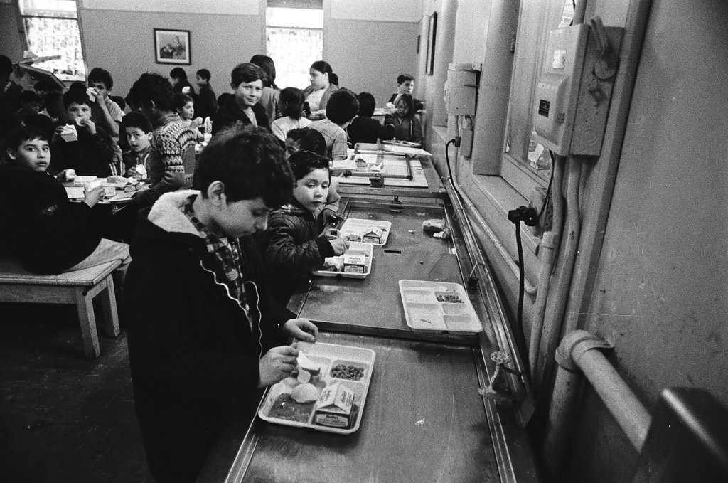 Overcrowded lunchroom at von Humboldt Elementary School - Chicago Sun-Times