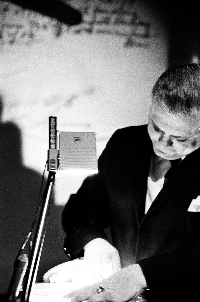 Woody Hayes with an overhead projector - Mike Brown for Chicago Sun-Times
