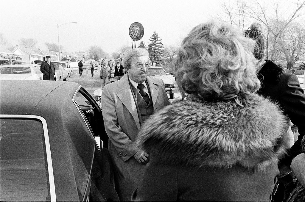 Police remove evidence from John Wayne Gacy's house - Kevin Horan for Chicago Sun-Times