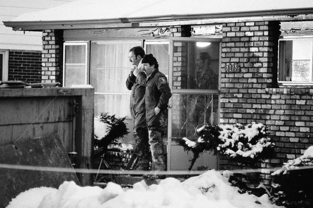 Police place bodies in Cook County Sheriff van - Richard Derk for Chicago Sun-Times