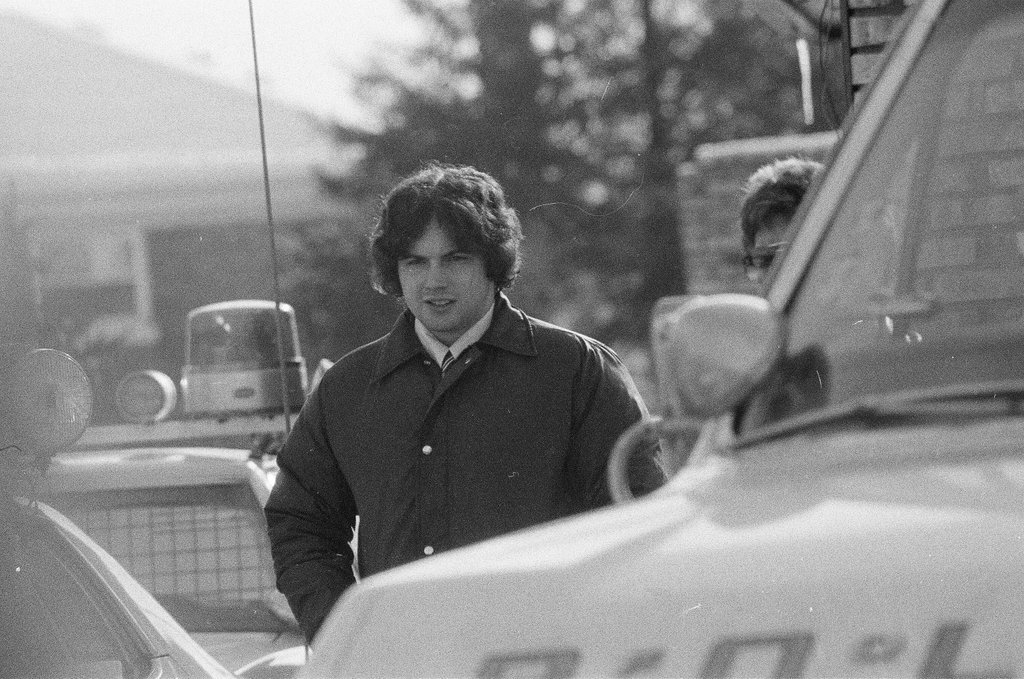 Police investigator at John Wayne Gacy's house - Jerry Tomaselli for Chicago Sun-Times
