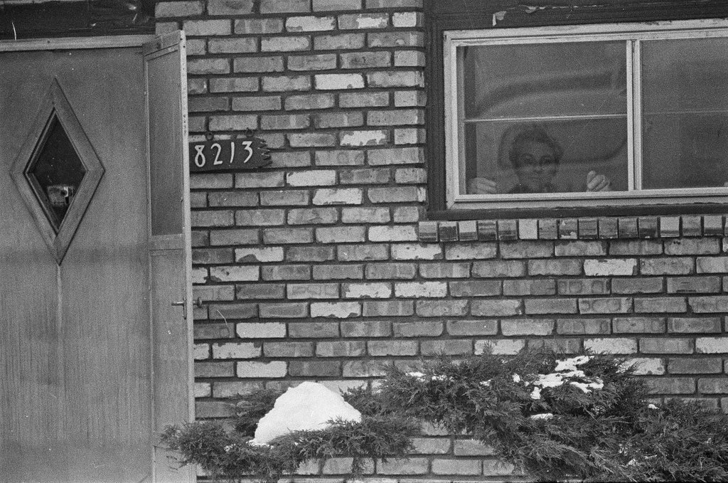 Police remove bodies from John Wayne Gacy's House - Keith Hale for Chicago Sun-Times
