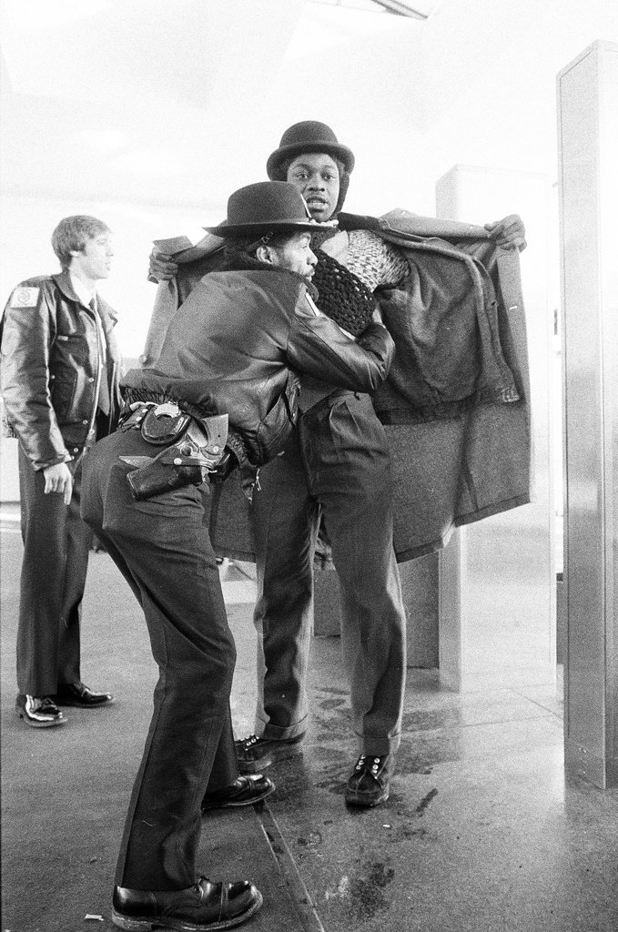 Police search people at the Criminal Court Building - Kevin Horan for Chicago Sun-Times