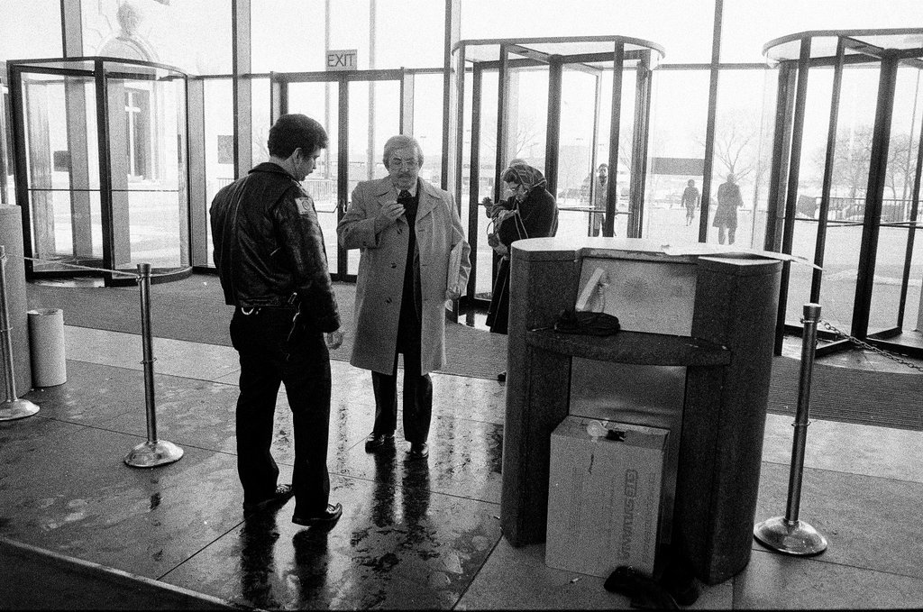 Police search people at the Criminal Court Building - Kevin Horan for Chicago Sun-Times
