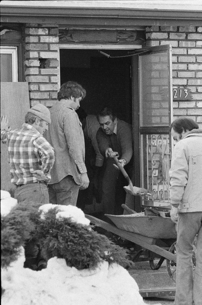 Police removing debris from John Wayne Gacy house - Jim Frost for Chicago Sun-Times