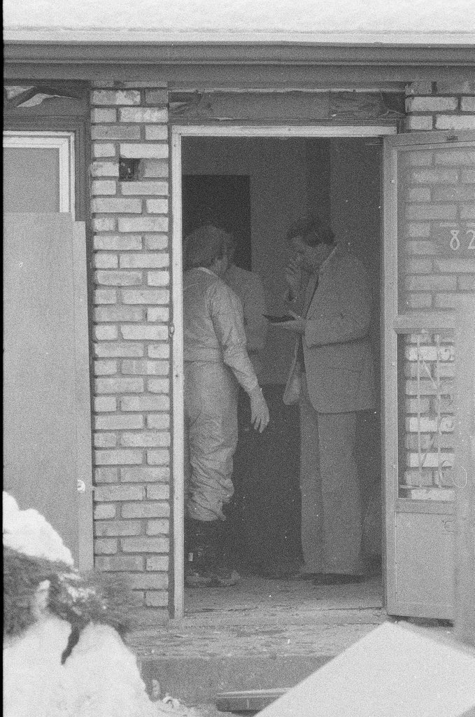 Police removing debris from John Wayne Gacy house - Jim Frost for Chicago Sun-Times