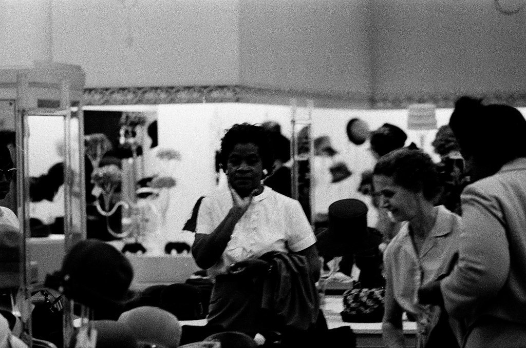 Mahalia Jackson shopping - Gene Pesek for Chicago Sun-Times