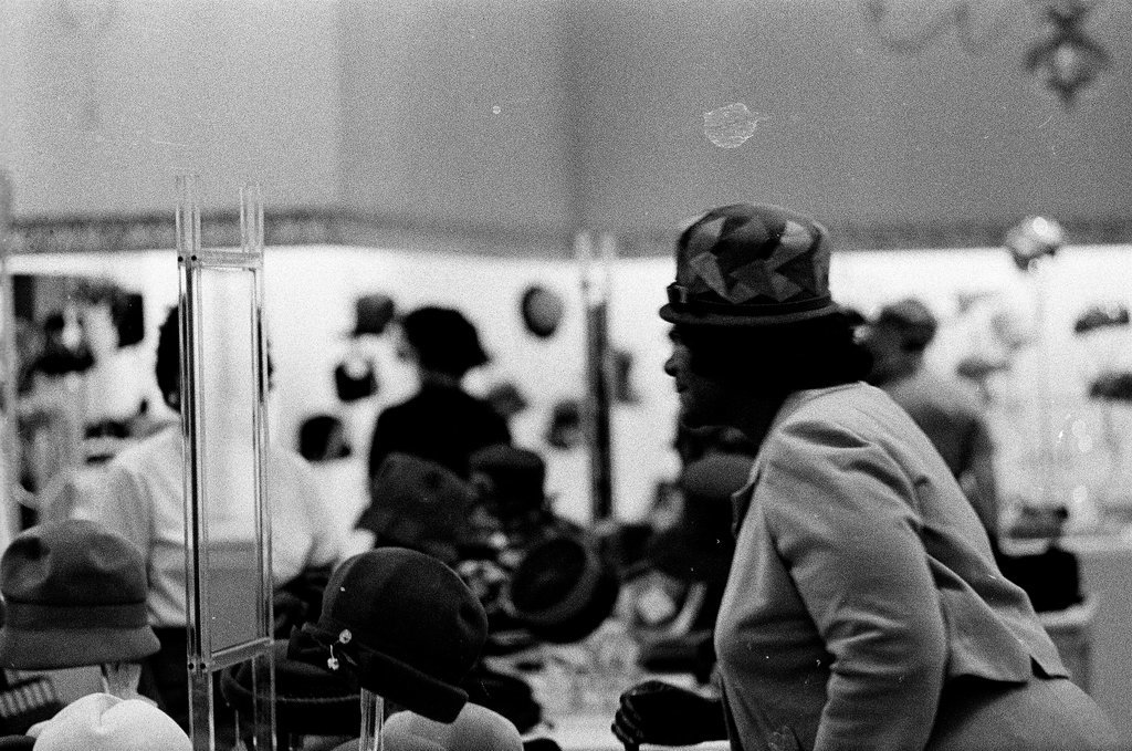 Mahalia Jackson shopping - Gene Pesek for Chicago Sun-Times