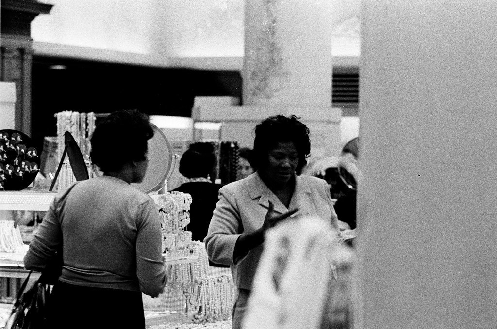 Mahalia Jackson shopping - Gene Pesek for Chicago Sun-Times