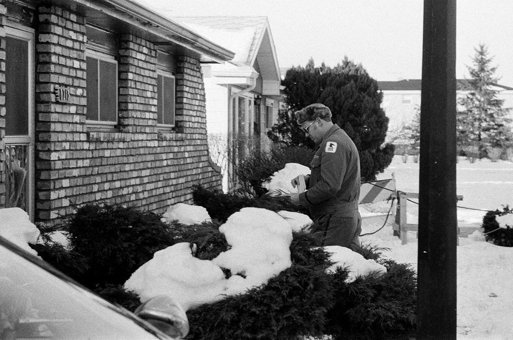 Police removing debris from John Wayne Gacy house - Jim Frost for Chicago Sun-Times