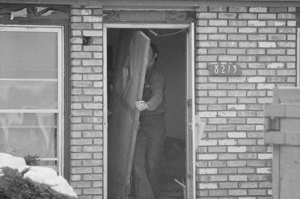 Police removing debris from John Wayne Gacy house - Jim Frost for Chicago Sun-Times