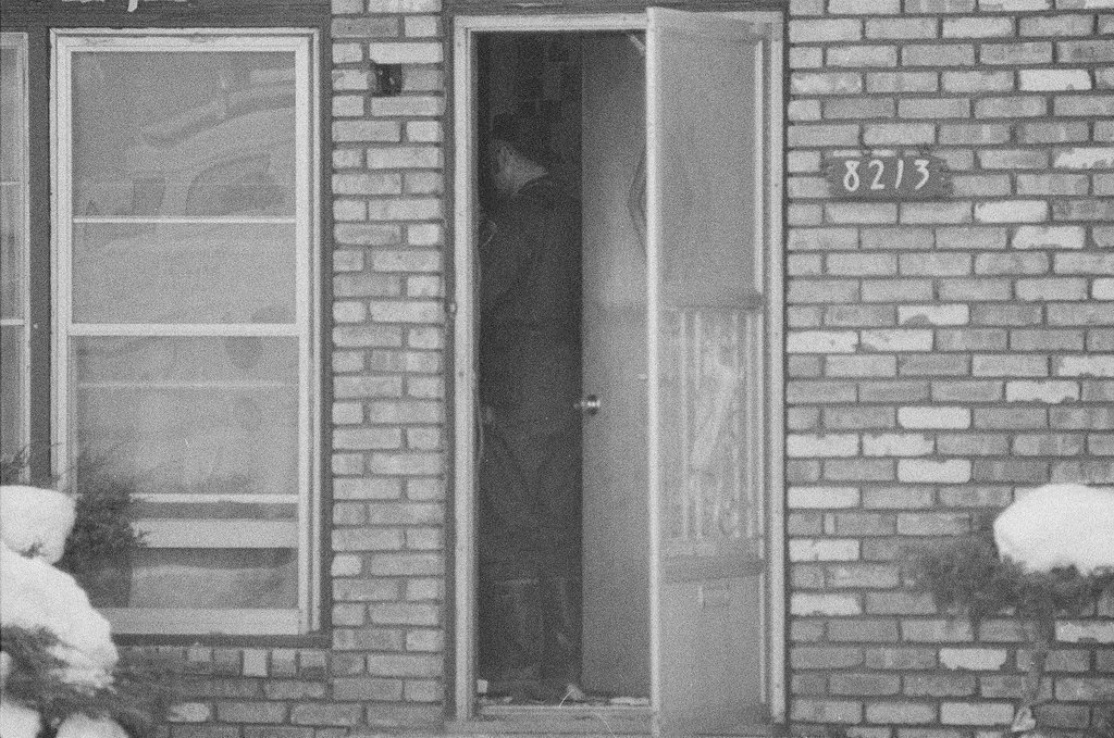 Police removing debris from John Wayne Gacy house - Jim Frost for Chicago Sun-Times