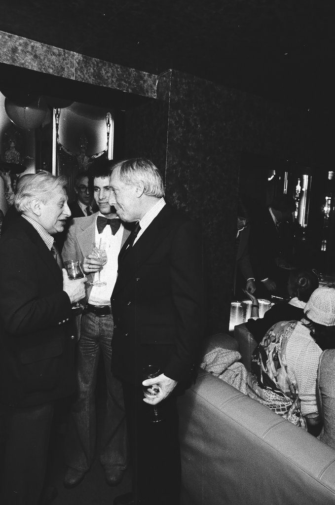 Studs Terkel, Stephen Schacter, Bernard Gersten talk at Zorine's - Don Bierman for Chicago Sun-Times
