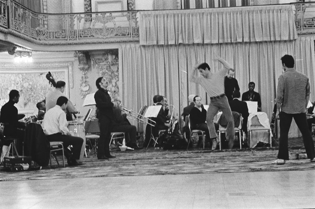 Sammy Davis, Jr. rehearsing - John Jaqua for Chicago Sun-Times