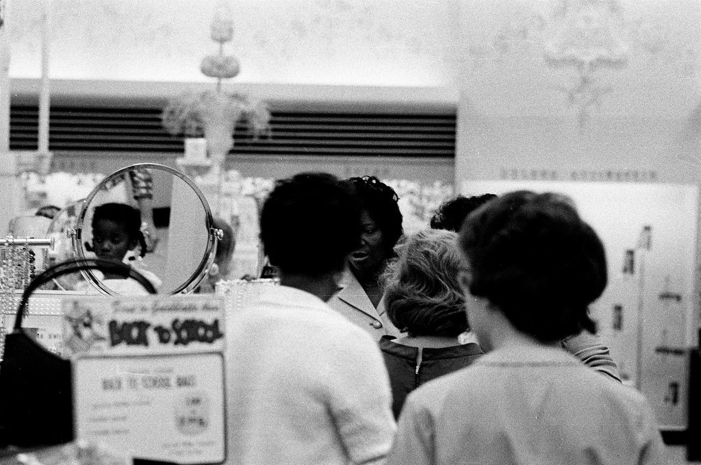 Mahalia Jackson shopping - Gene Pesek for Chicago Sun-Times
