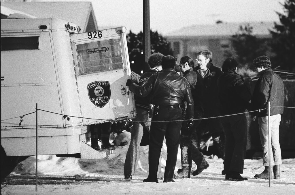 Police place bodies in Cook County Sheriff van - Richard Derk for Chicago Sun-Times