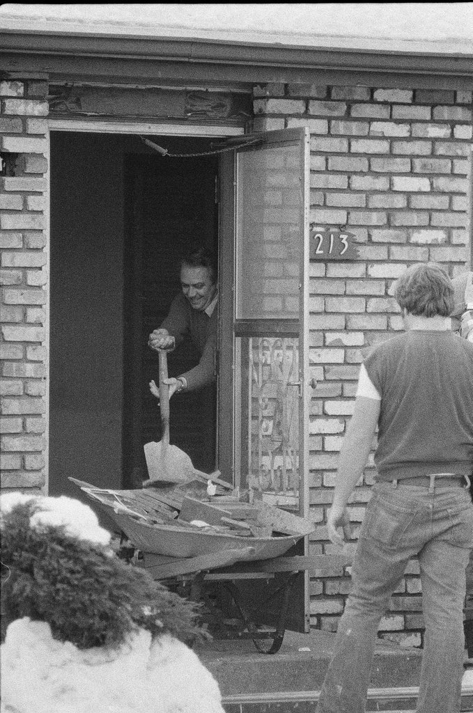 Police removing debris from John Wayne Gacy house - Jim Frost for Chicago Sun-Times