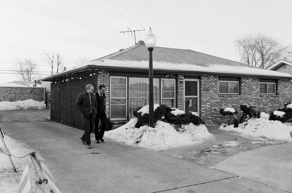 Police removing debris from John Wayne Gacy house - Jim Frost for Chicago Sun-Times