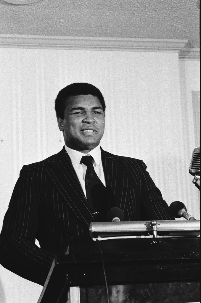 Muhammad Ali speaking at a press conference - Jim Mescall for Chicago Sun-Times