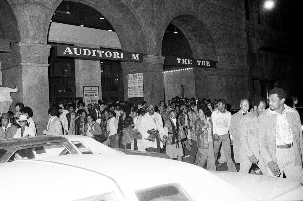 Crowd leaving Auditorium Theatre after watching Ali-Norton fight - Jim Mescall for Chicago Sun-Times