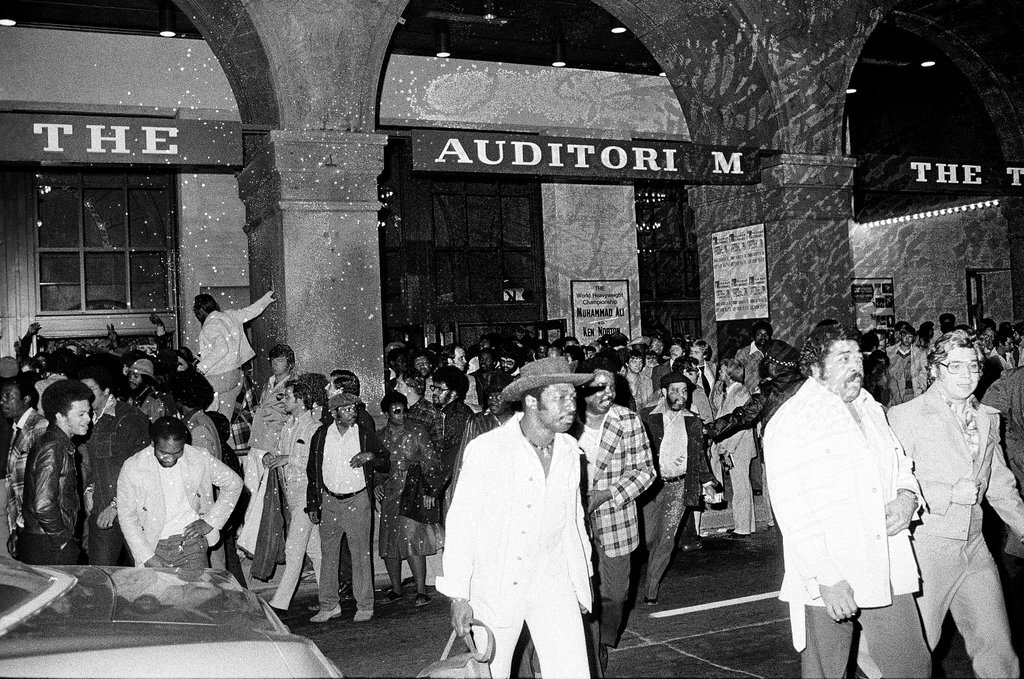 Crowd leaving Auditorium Theatre after watching Ali-Norton fight - Jim Mescall for Chicago Sun-Times
