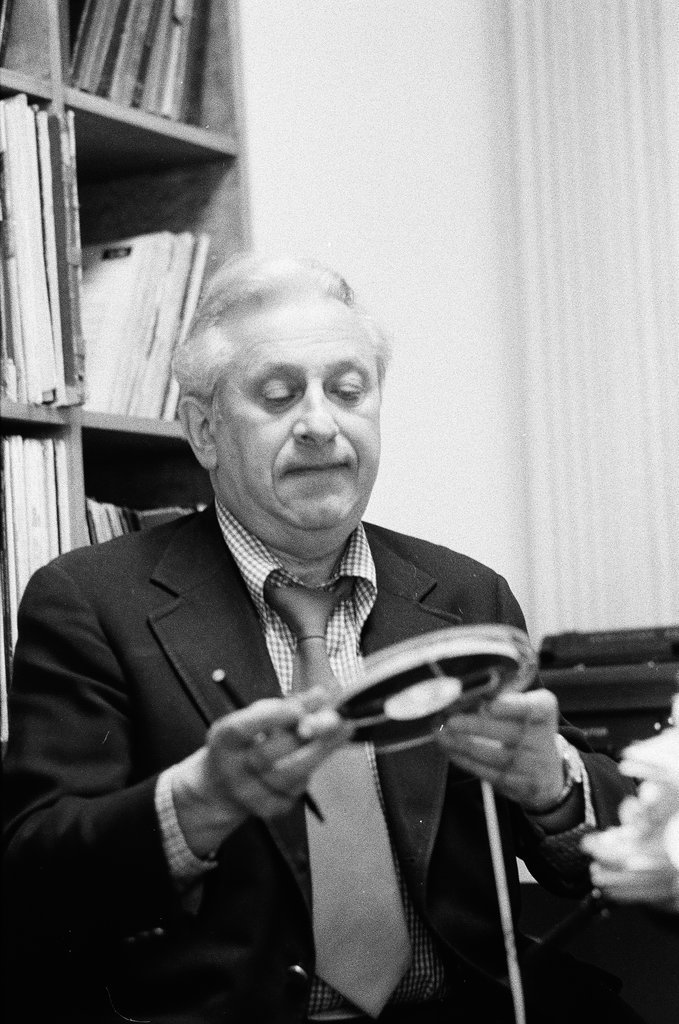 Studs Terkel at work - Carmen Reporto for Chicago Sun-Times