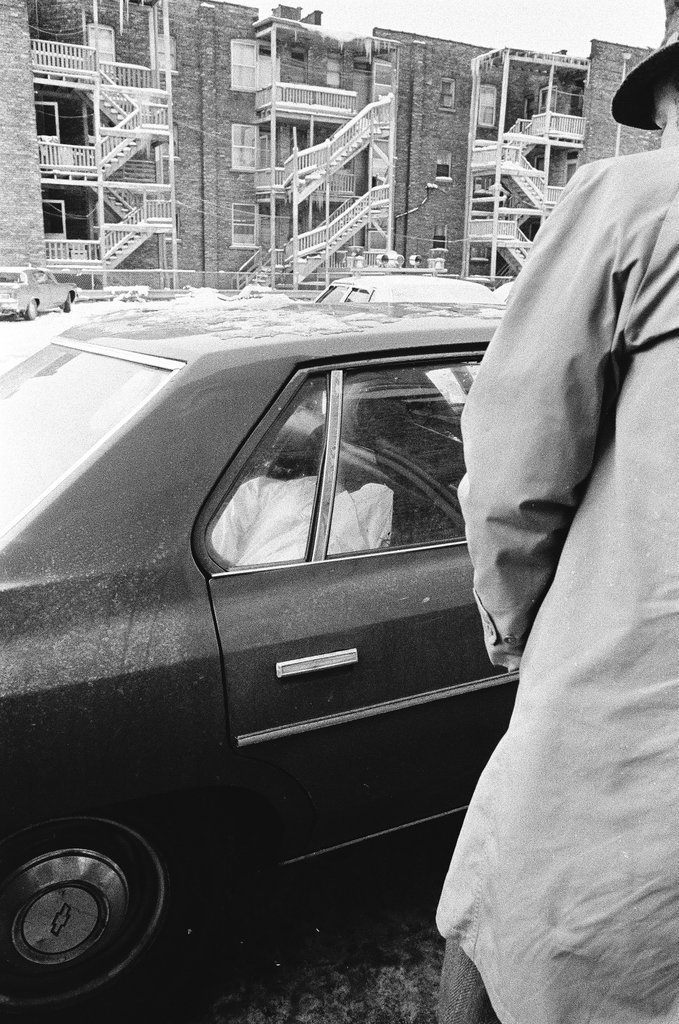 George Del Vecchio exiting car - Kevin Horan for Chicago Sun-Times