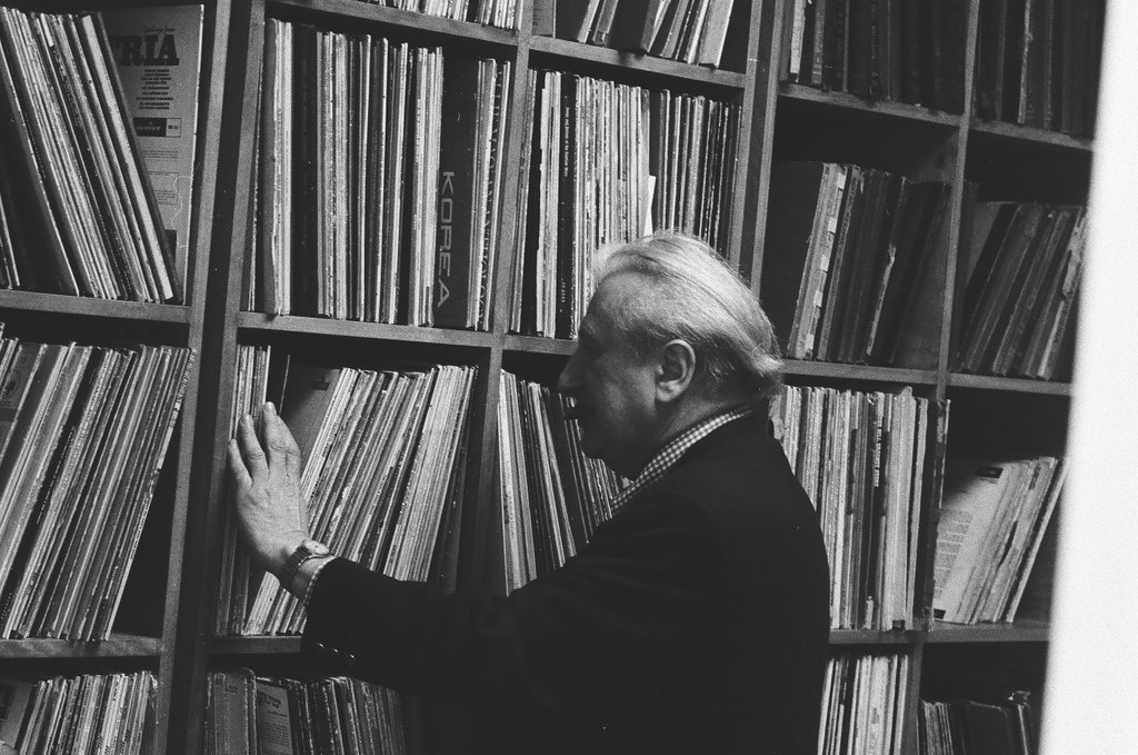 Studs Terkel at work - Carmen Reporto for Chicago Sun-Times